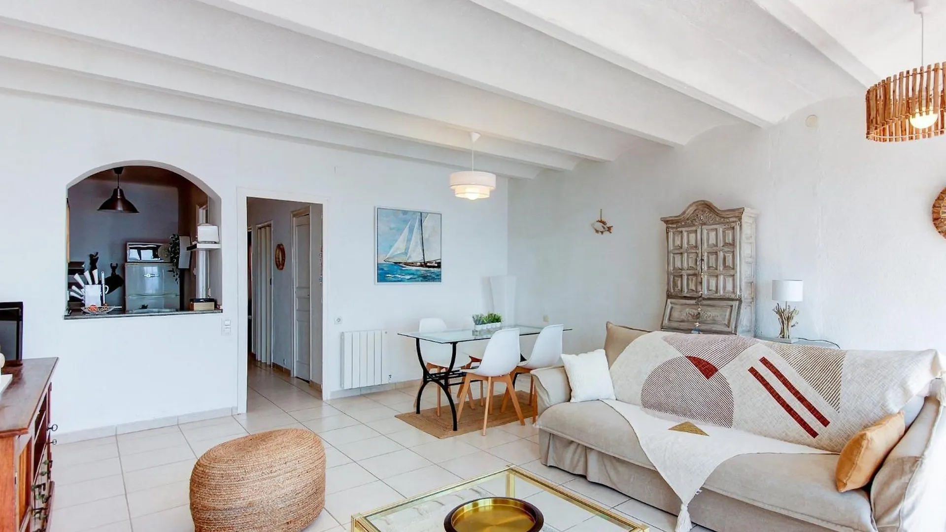 Apartment In Roses Near Sea