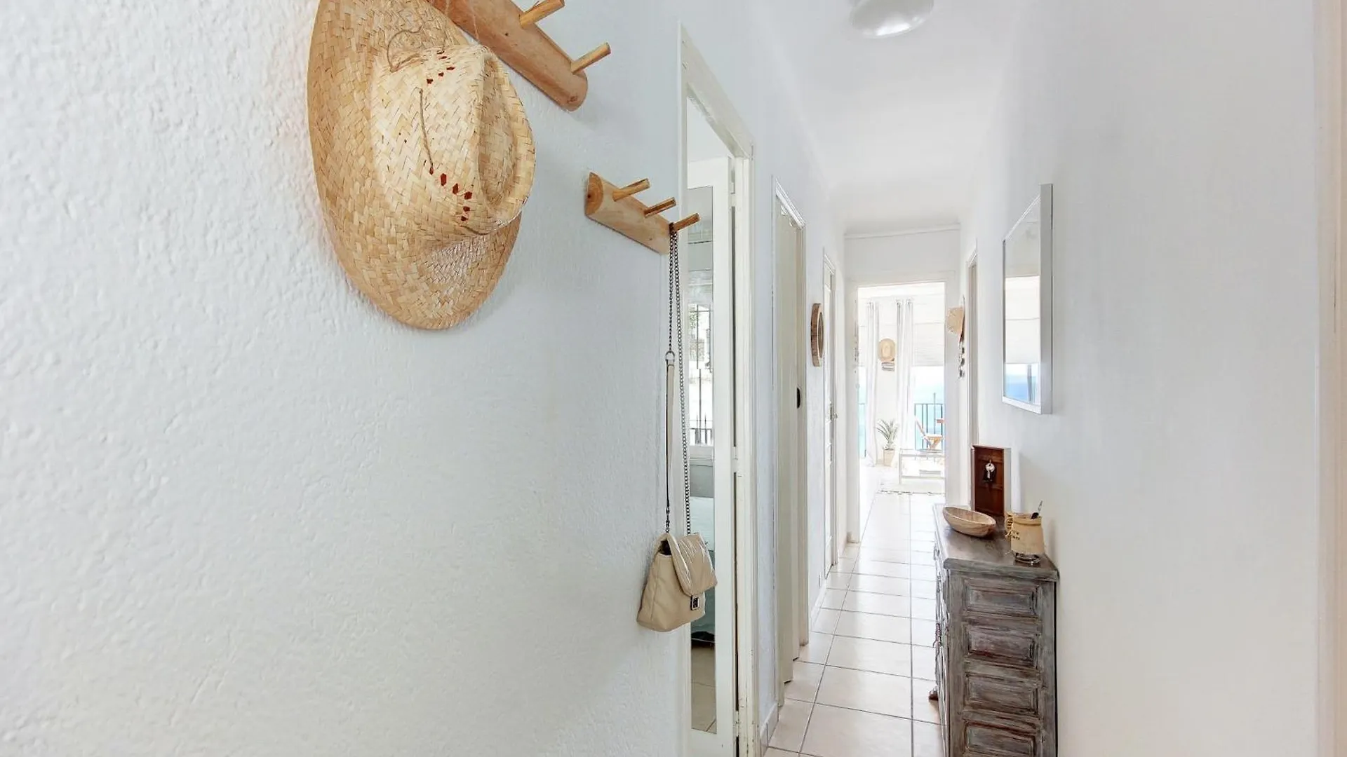 Apartment In Roses Near Sea