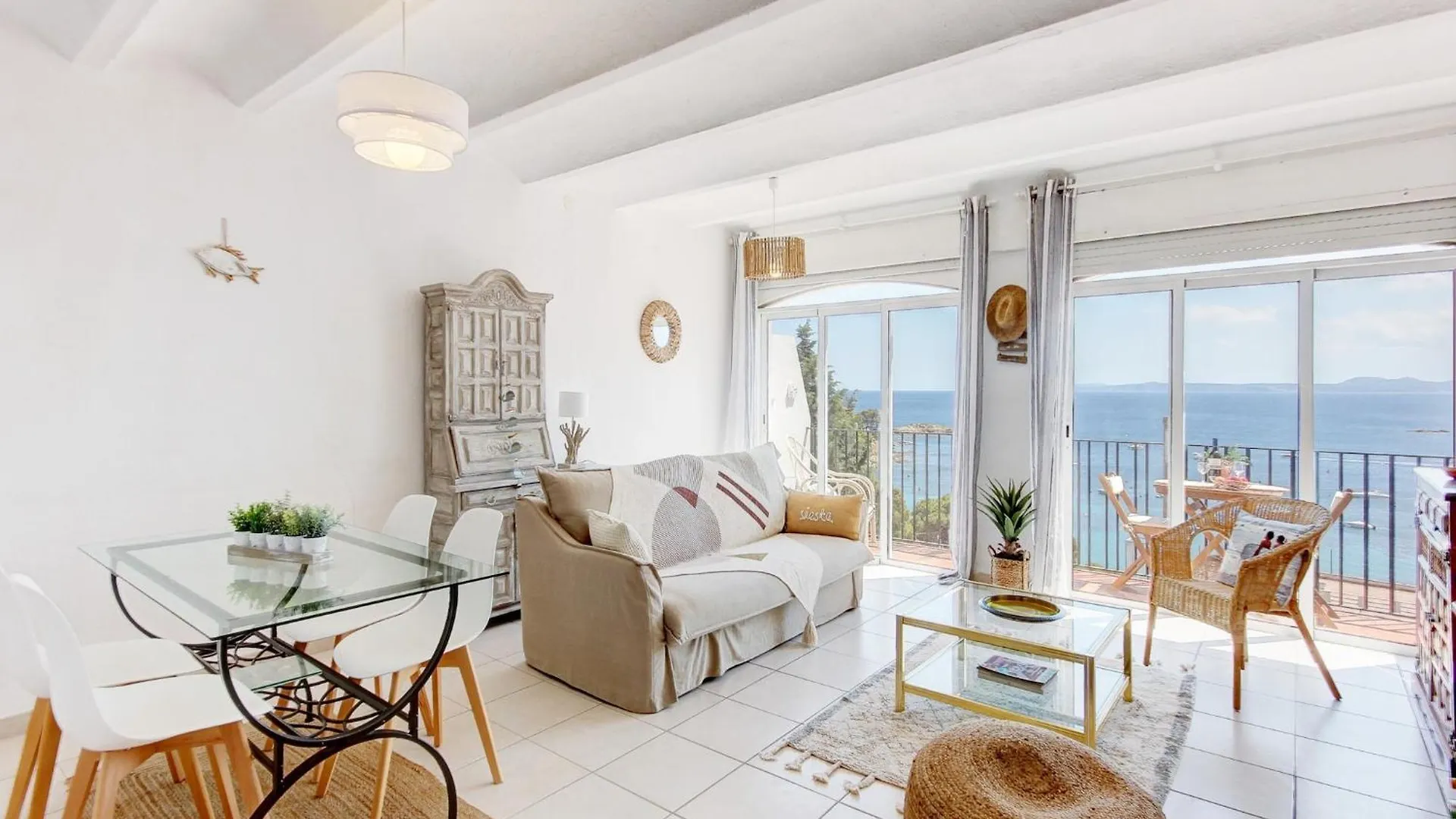 Apartment In Roses Near Sea