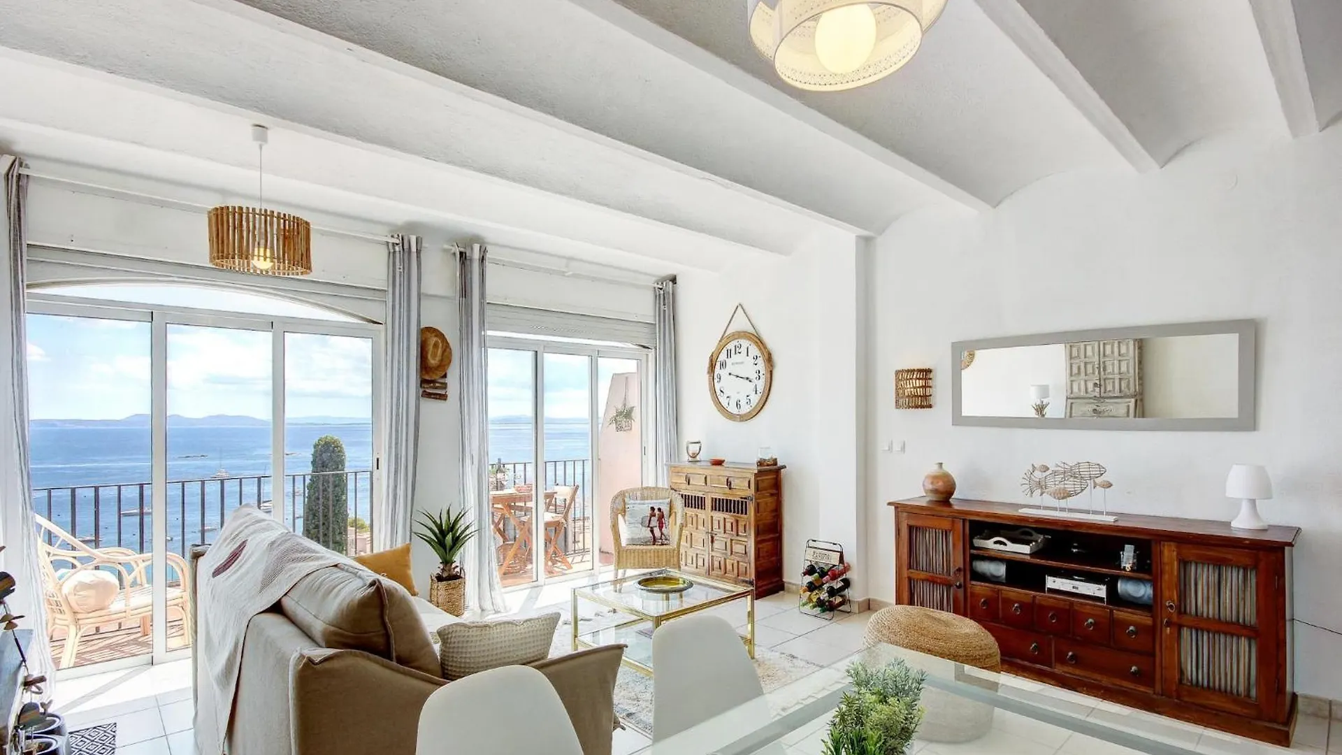Apartment In Roses Near Sea