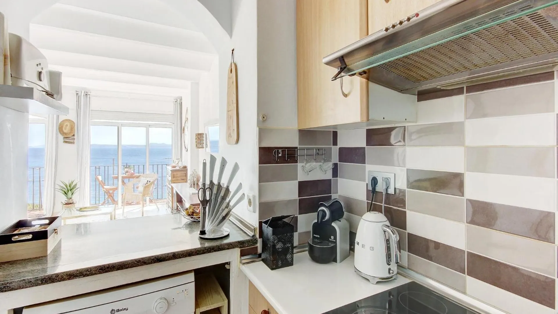 Apartment In Roses Near Sea