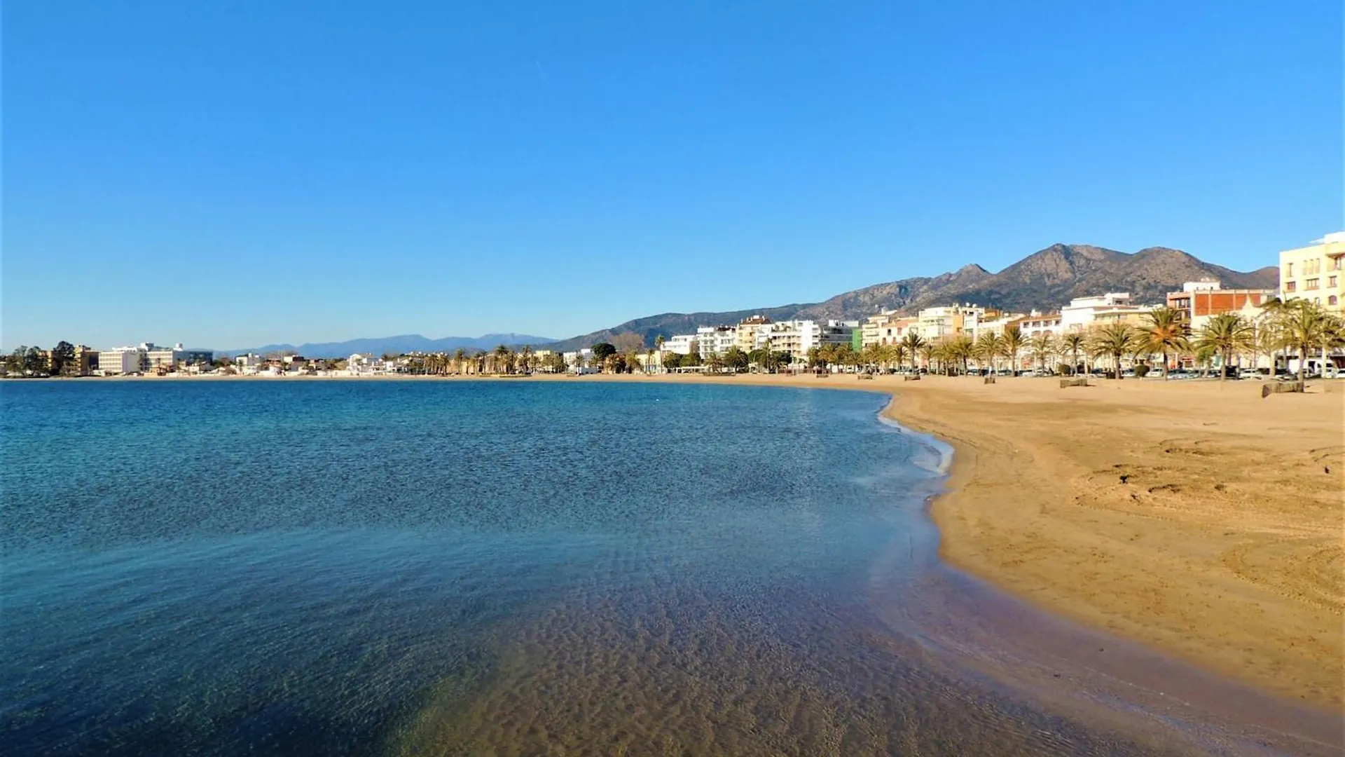 Apartment In Roses Near Sea Spain