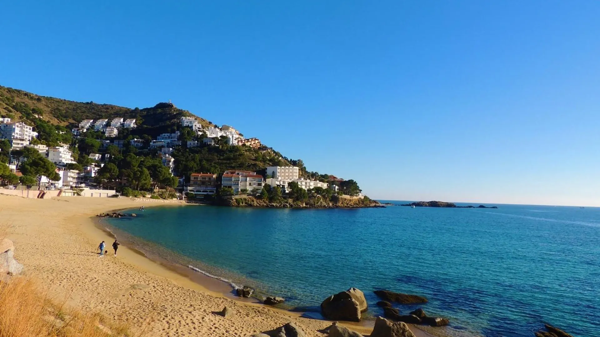 Apartment In Roses Near Sea