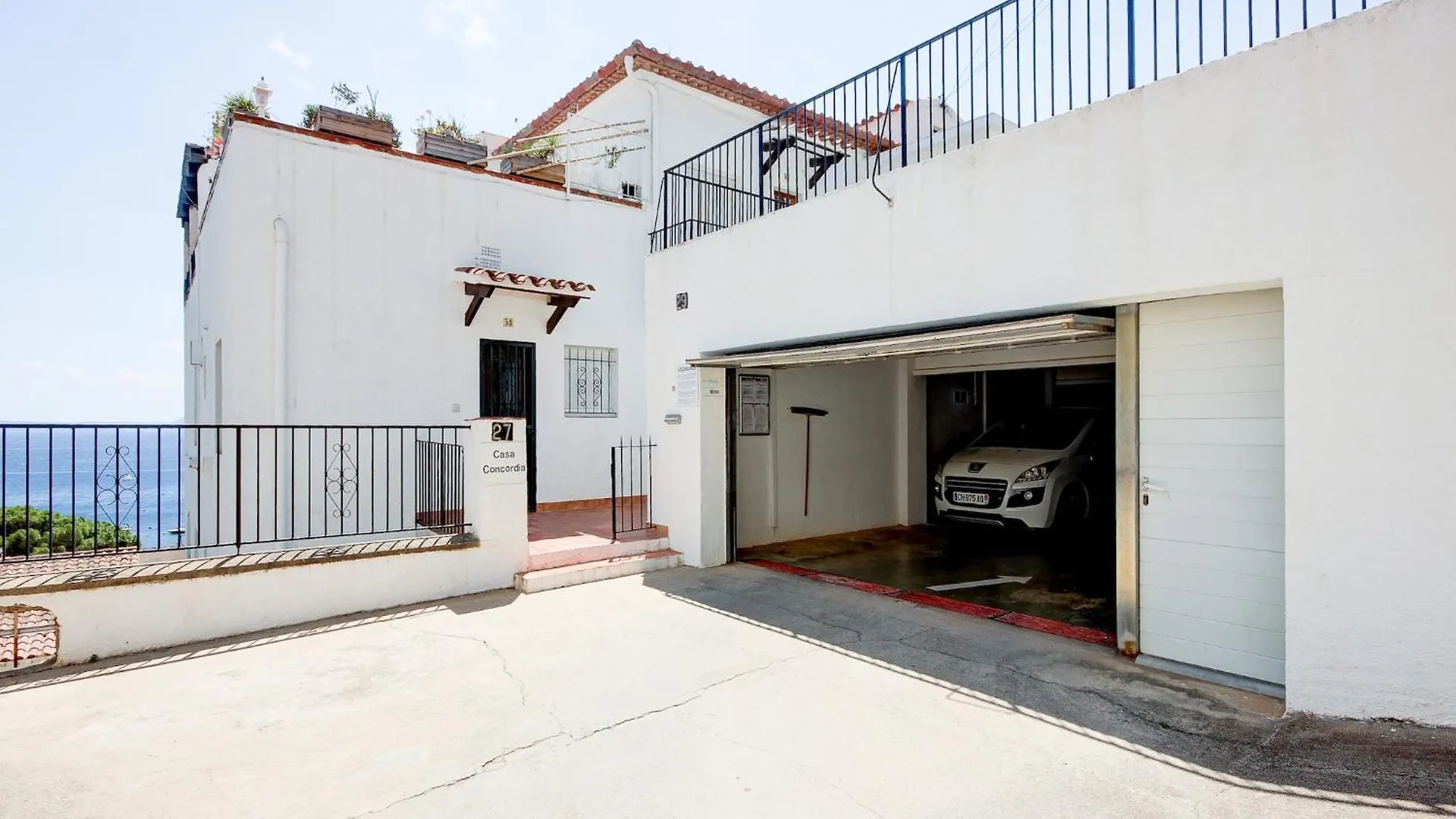 Apartment In Roses Near Sea