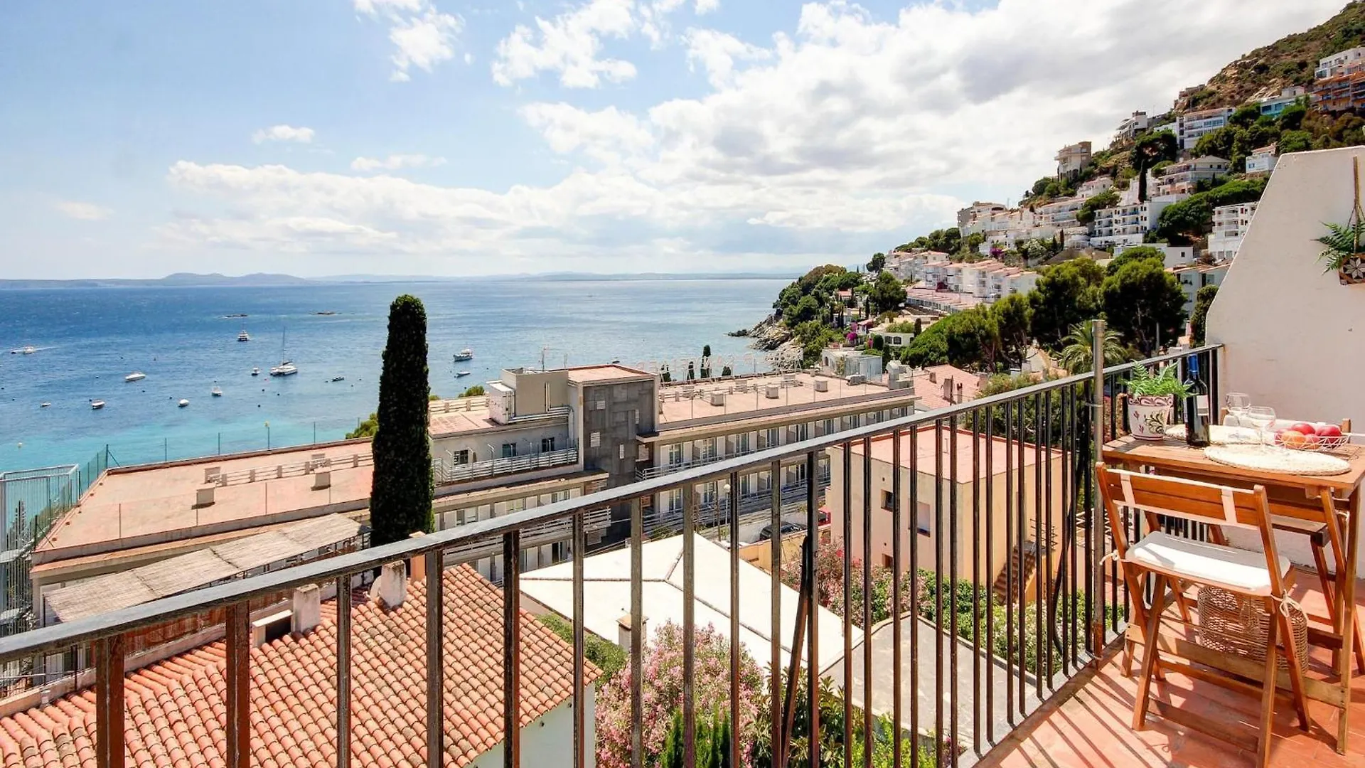 Apartment In Roses Near Sea 0*,