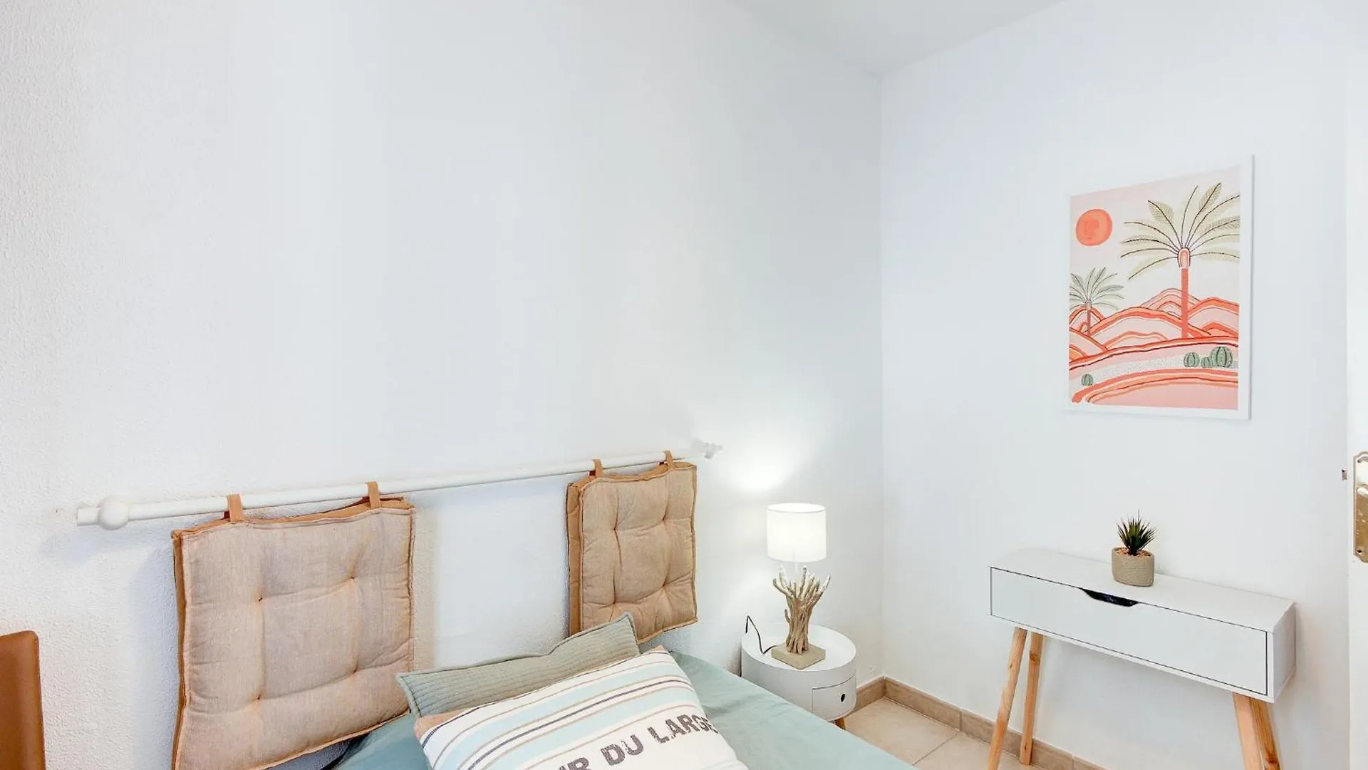 Apartment In Roses Near Sea