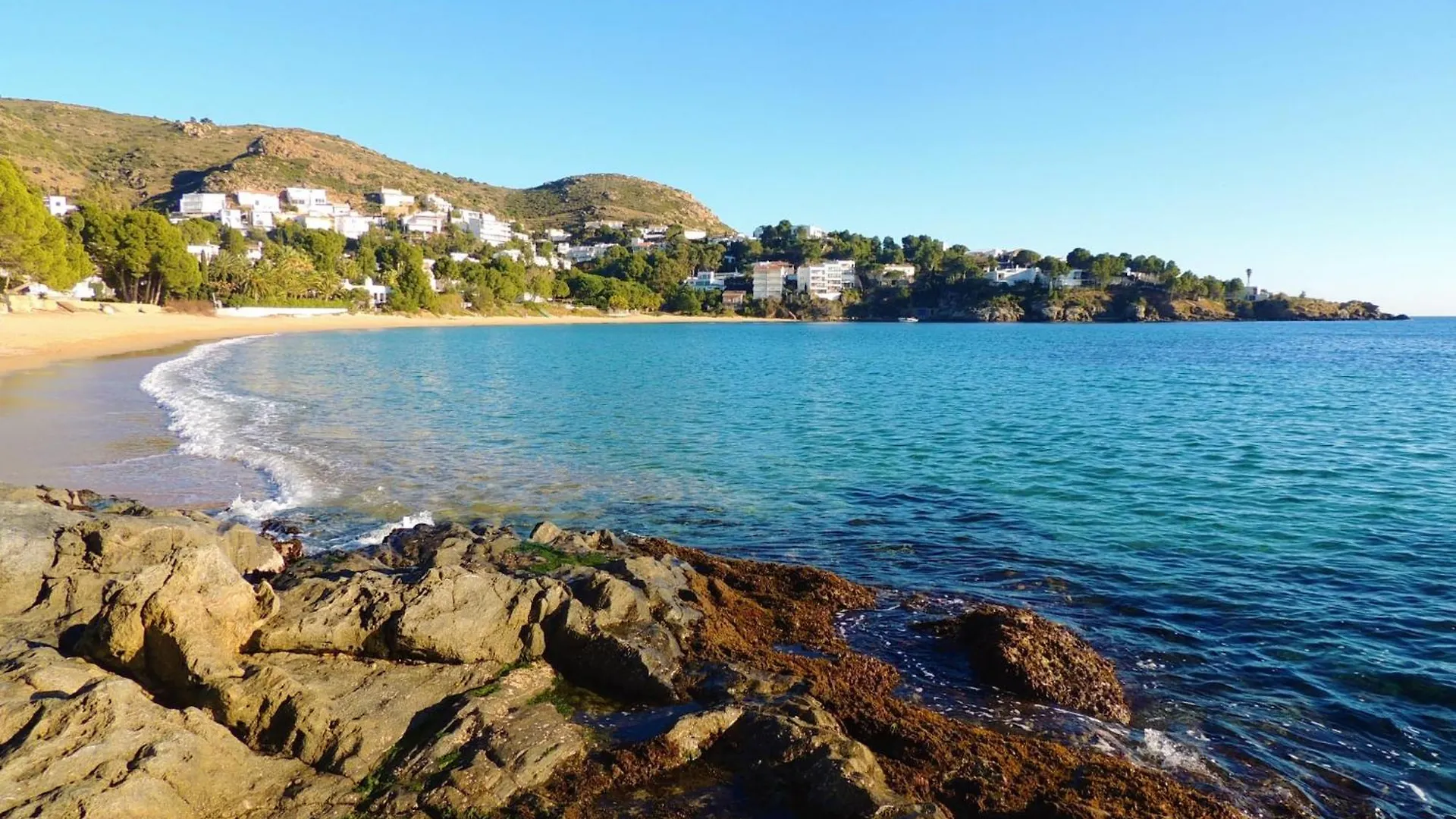Apartment In Roses Near Sea Spain